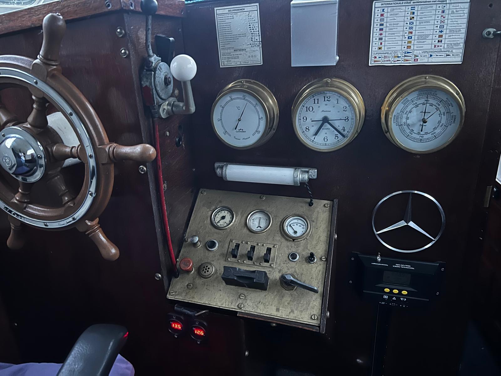 Klassiek Nederlands Stalen Motorkruiser 1933 — foto 10 van 18