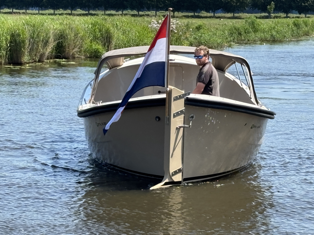 Stil Sloep (cabin) 9.30   15 Kw Elek. met toilet achter deur — foto 4 van 11