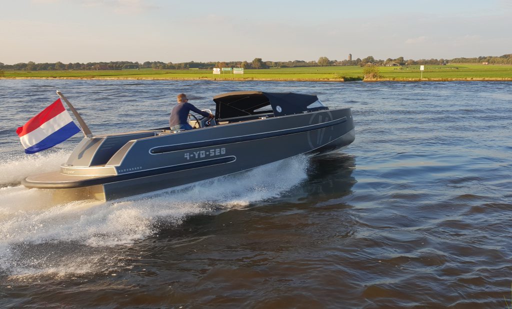 Van Vossen Tender 888 DE GROOTSTE SLOEPEN SHOWROOM VAN NEDERLAND  — foto 3 van 3