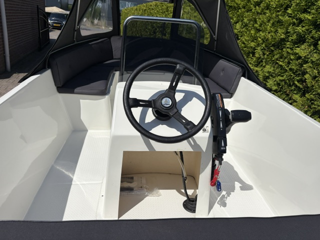 Twins 435 met Tohatsu 8 PK 4 Takt en  Buiskap — foto 9 van 13