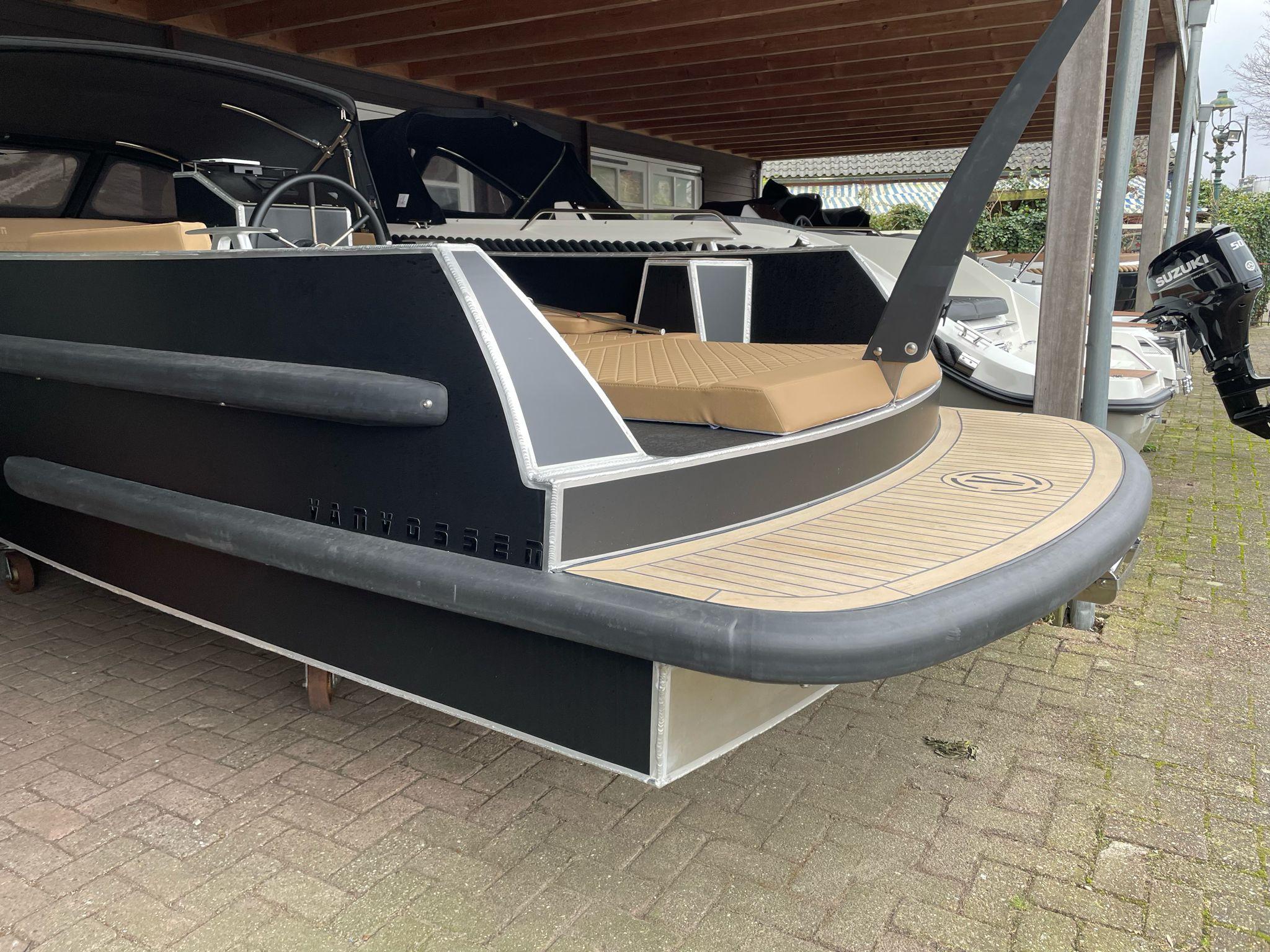 Compleet luxe uitgerust VanVossen elektrische tender met softtop en flexteak vloer — foto 5 van 8