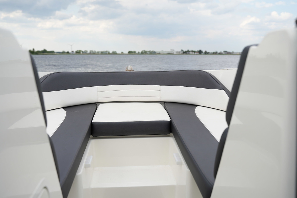Sea Ray 19 SPX — foto 9 van 36