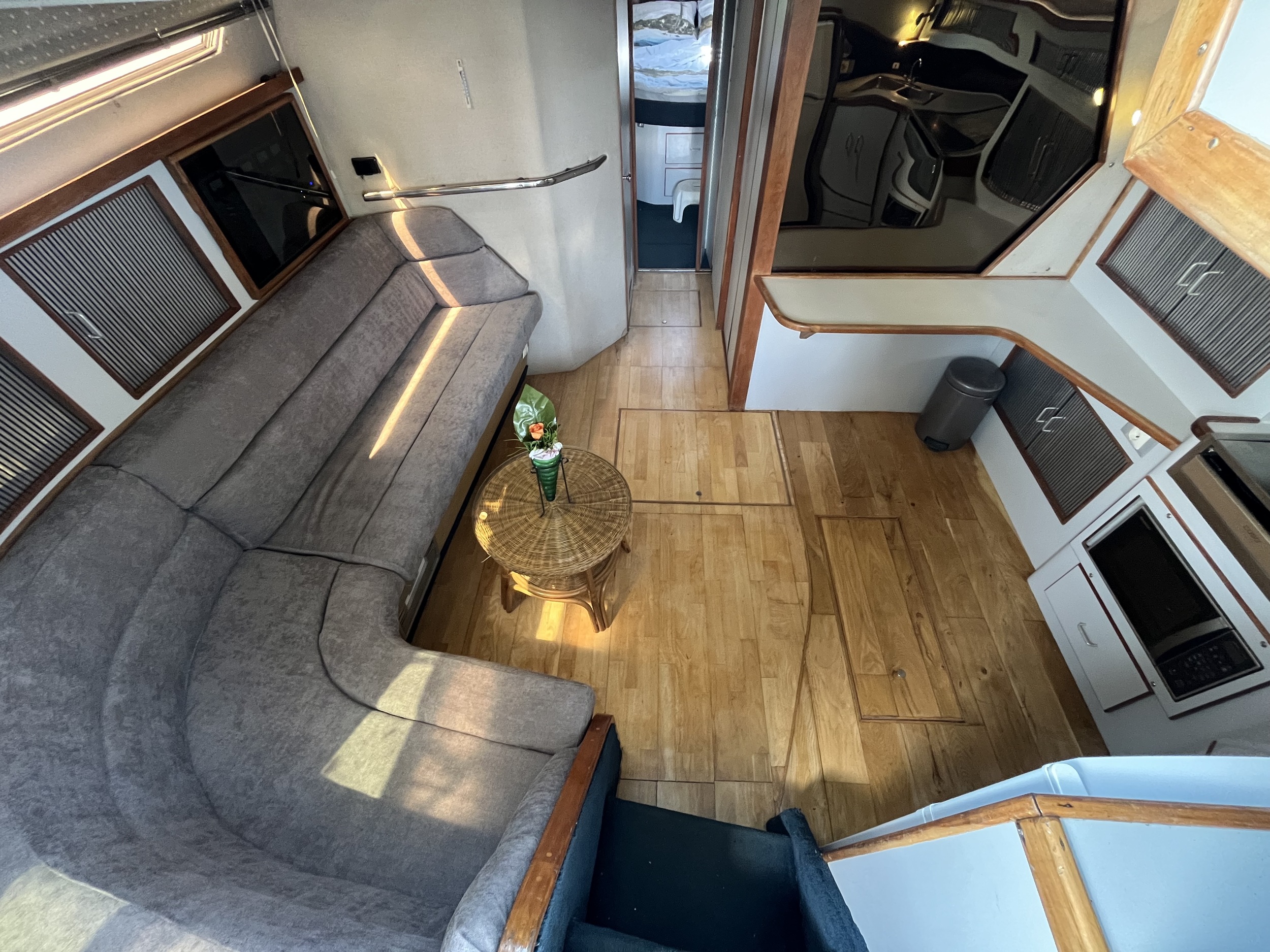 Sea Ray 390 Express Cruiser — foto 13 van 43