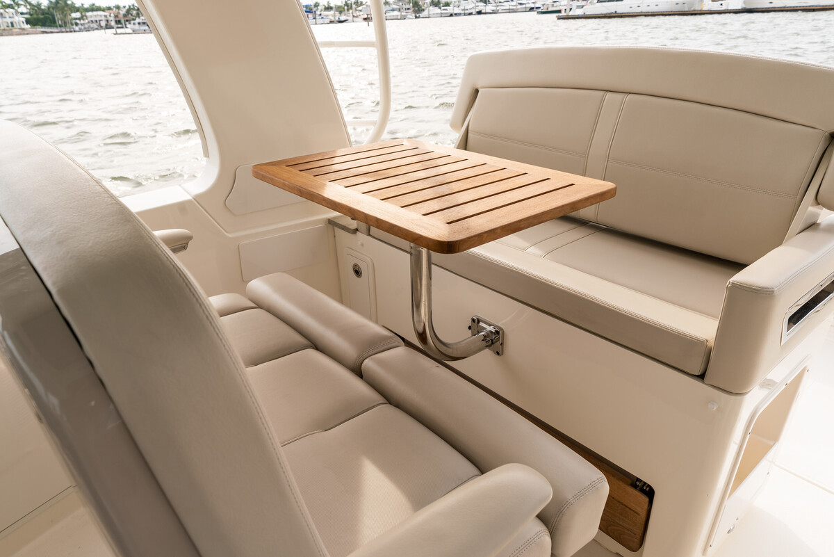 Boston Whaler 380 Realm — foto 22 van 32