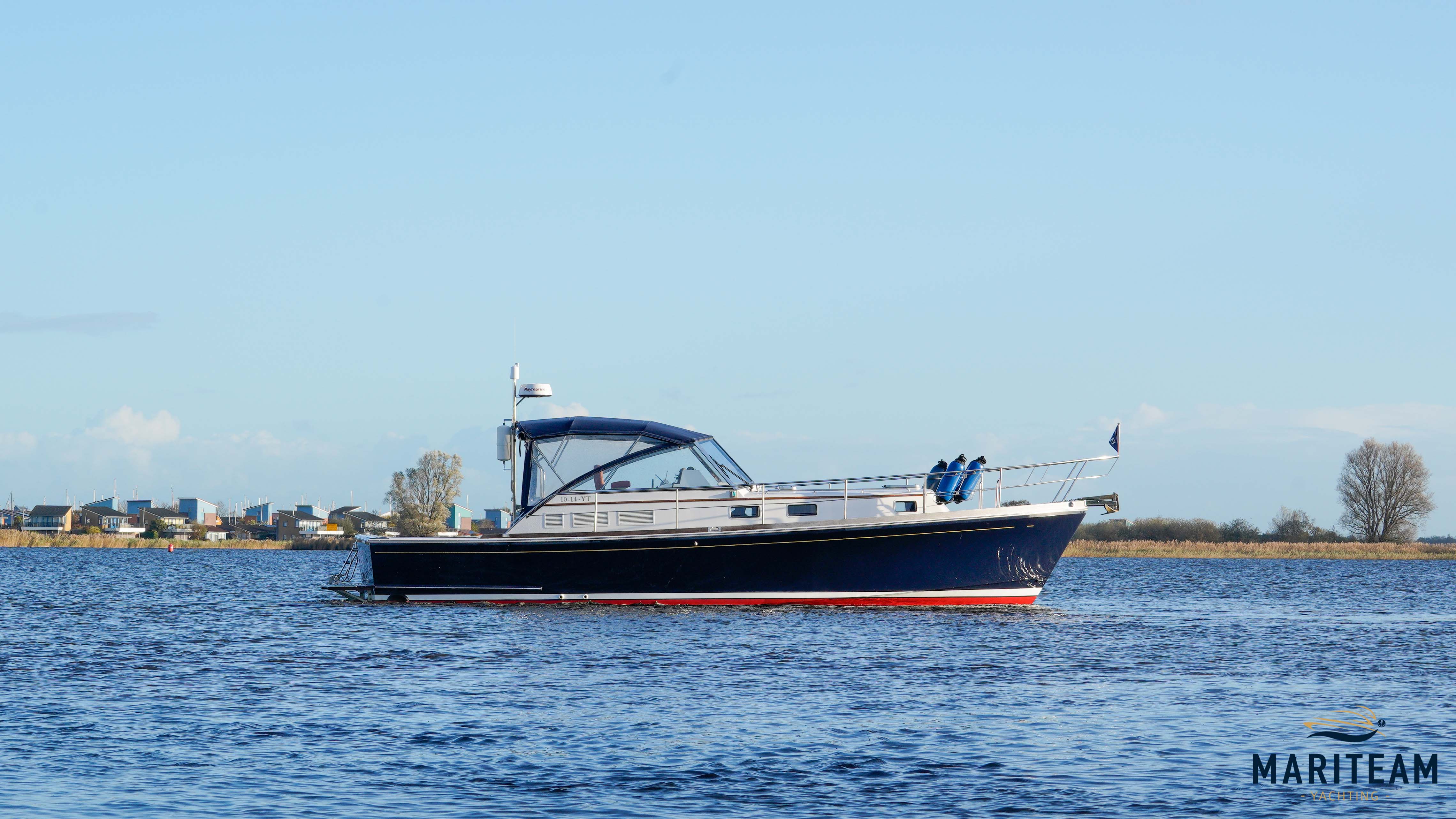 hoofdmotor(en): Grand Banks Eastbay 38 EX 'Compass Rose'