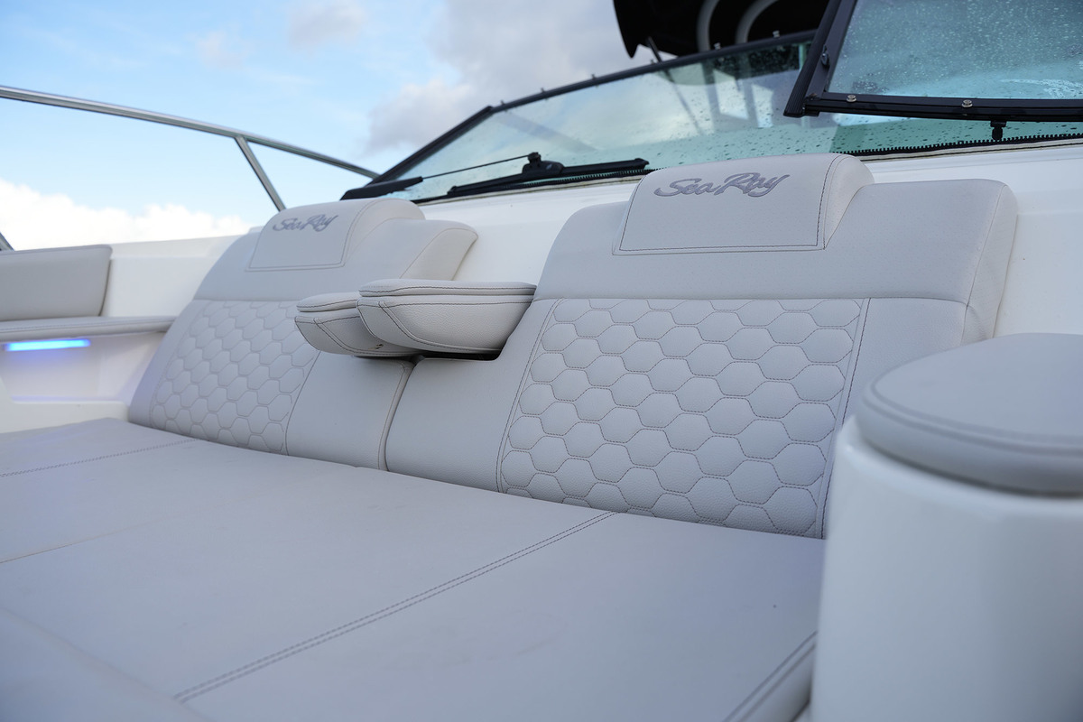 Sea Ray Sundancer 290 — foto 10 van 46