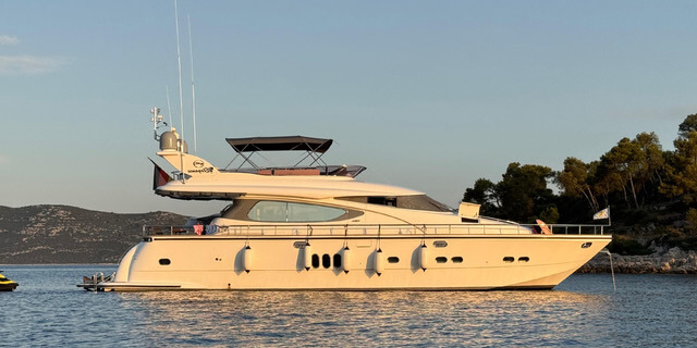 Elegance 64 Garage - BluYachting