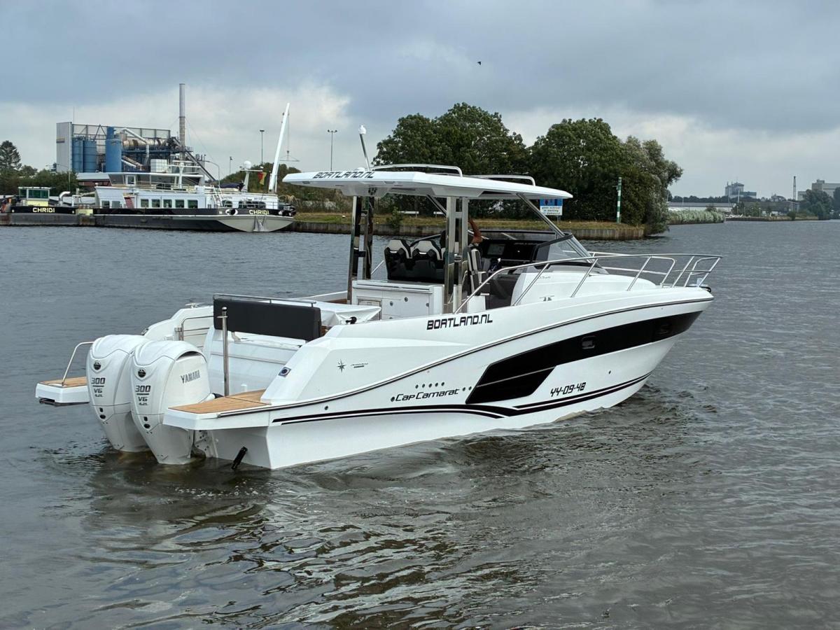 Jeanneau Cap Camarat 10.5 WA S2 op voorraad. Dit schip is aanwezig op de yamaha stand van hiswa te water 2026. — foto 3 van 35