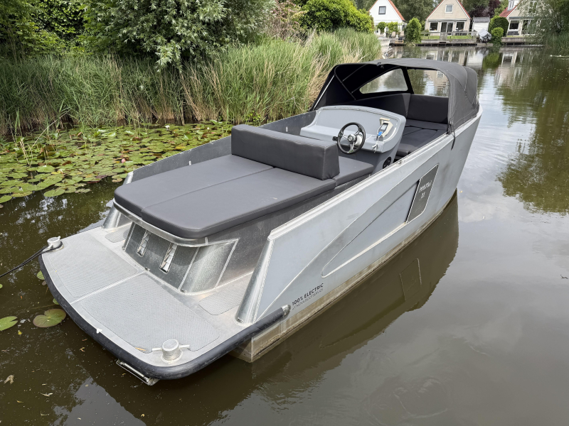 Proton 21 Elektrische Tender Bj2022 100 Uur Varen 18kw Accus - Van Leijen Watersport123456 — foto 1 van 1
