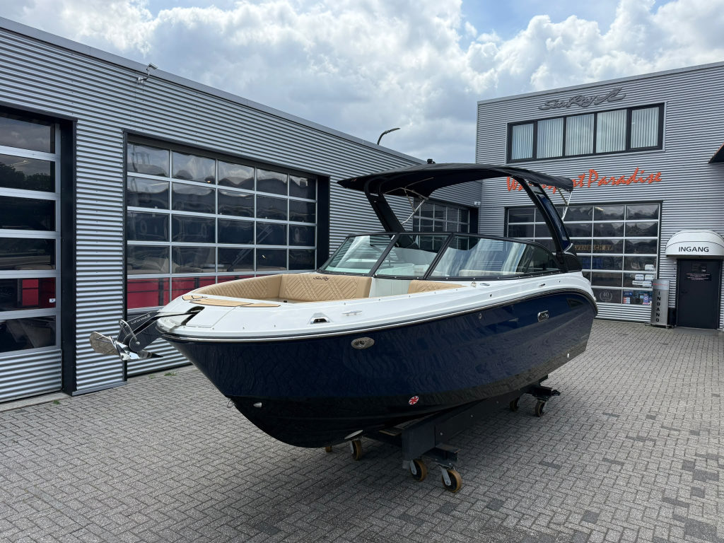 Sea Ray SDX 230