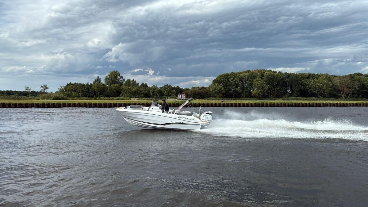 Jeanneau Cap Camarat 7.5 CC Serie 3 — foto 13 van 21