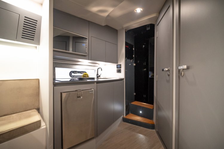 Grand ocean 37 met 2x 400pk mercury — foto 8 van 10