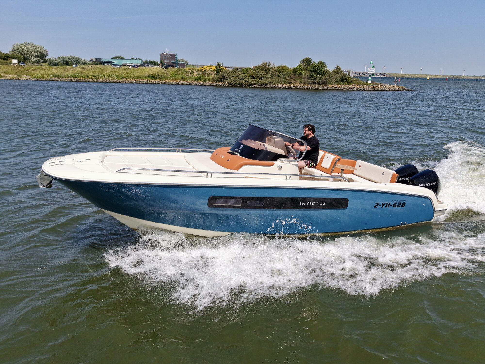 Invictus 270 CX — foto 7 van 38