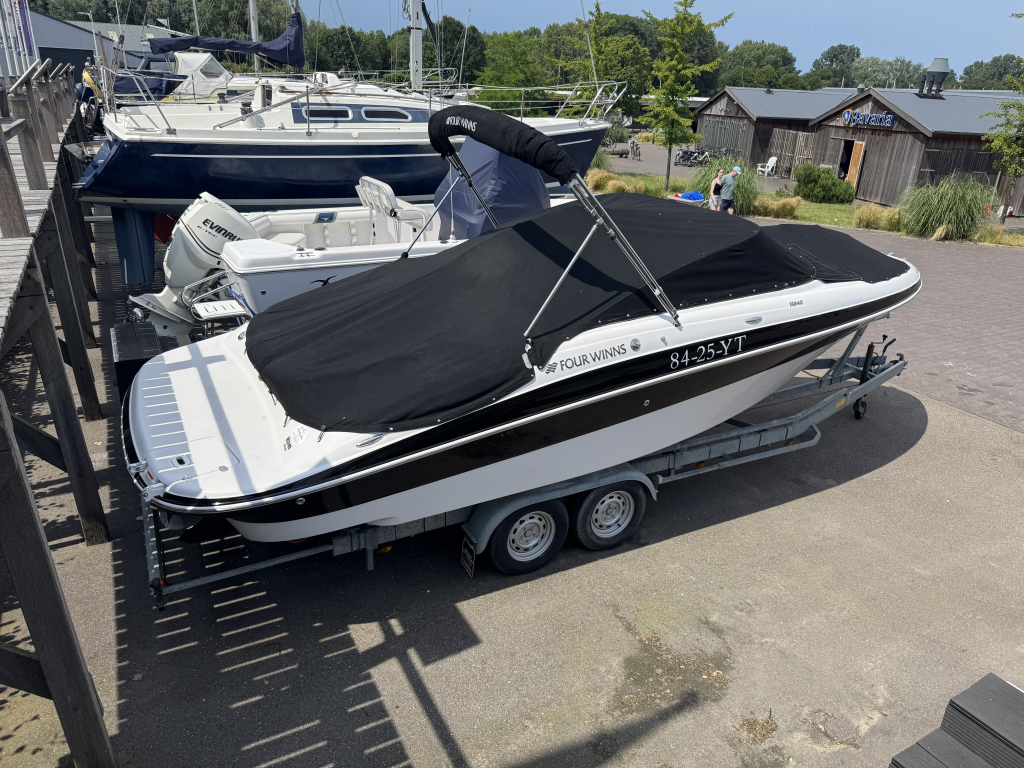 Four Winns H240 — foto 8 van 29