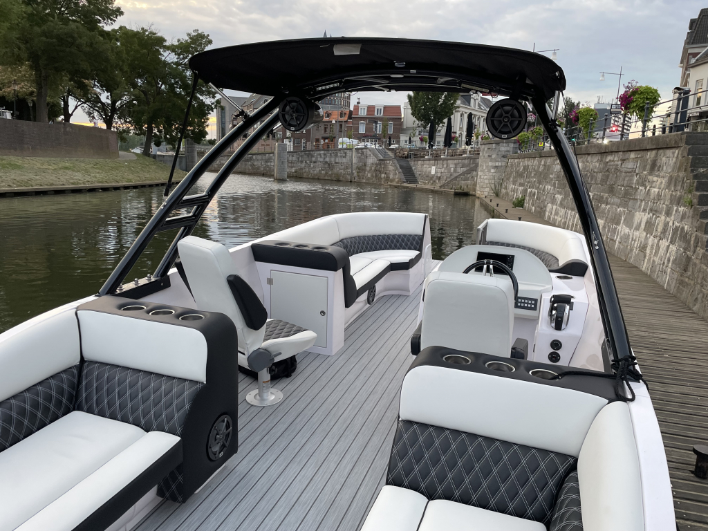 Swiss-boat Funlounger 7.5 — foto 5 van 8
