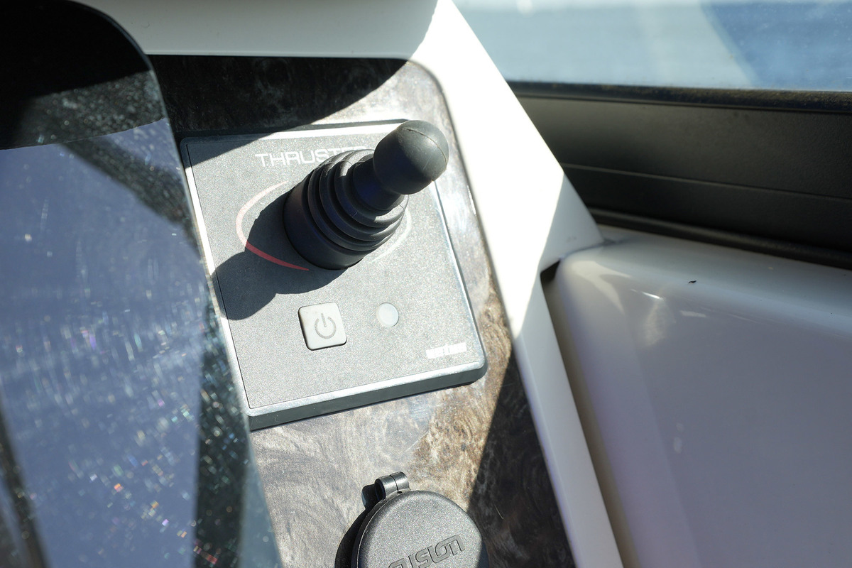 Sea Ray Sundancer 290 — foto 32 van 76