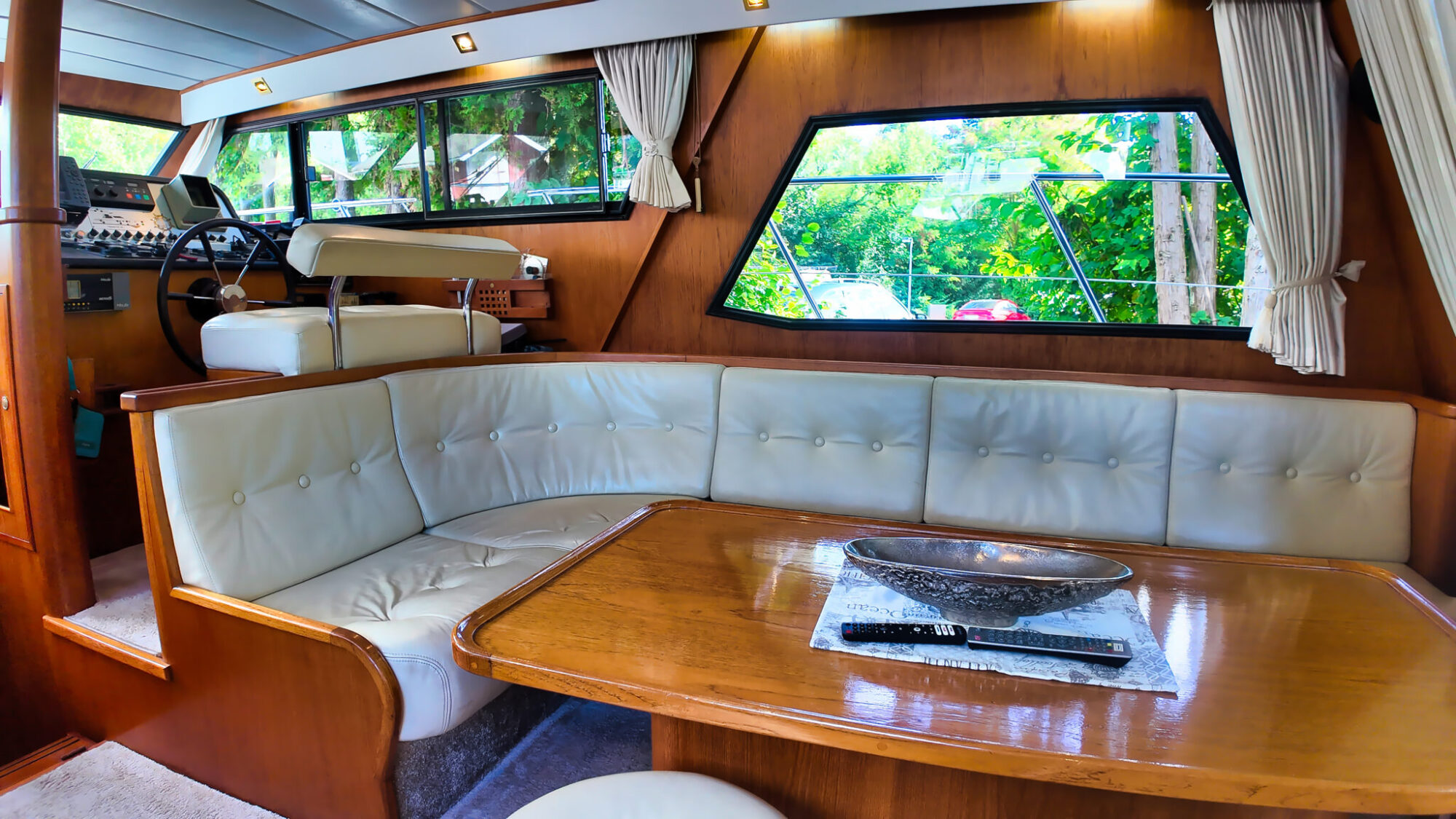 Neptunus 138 / 46 Flybridge Sedan — foto 3 van 32