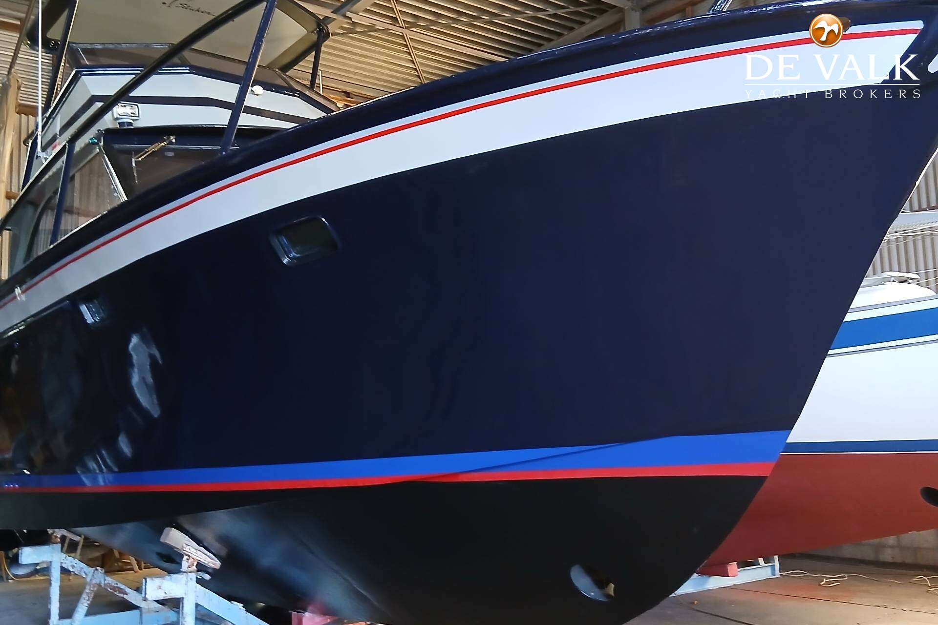 Striker 44 — foto 31 van 32
