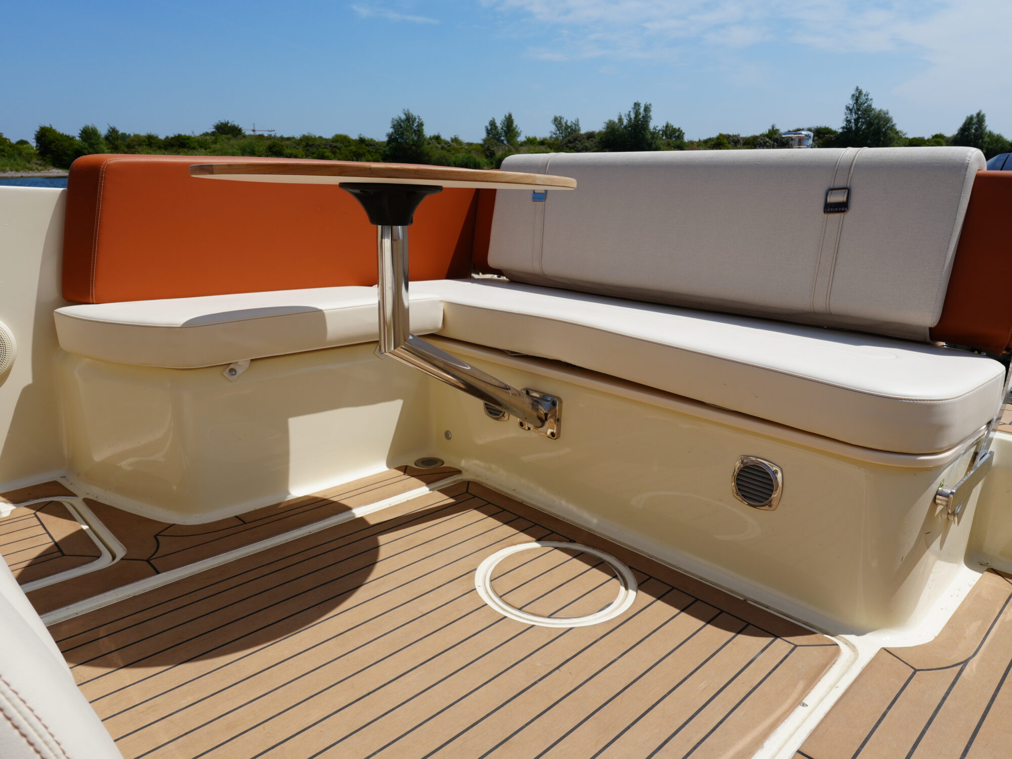 Invictus 270 CX — foto 9 van 38