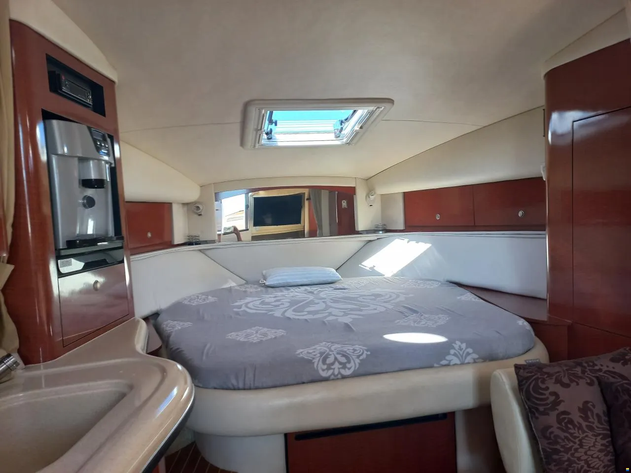 Sea Ray 355 Sundancer - BluYachting — foto 12 van 12