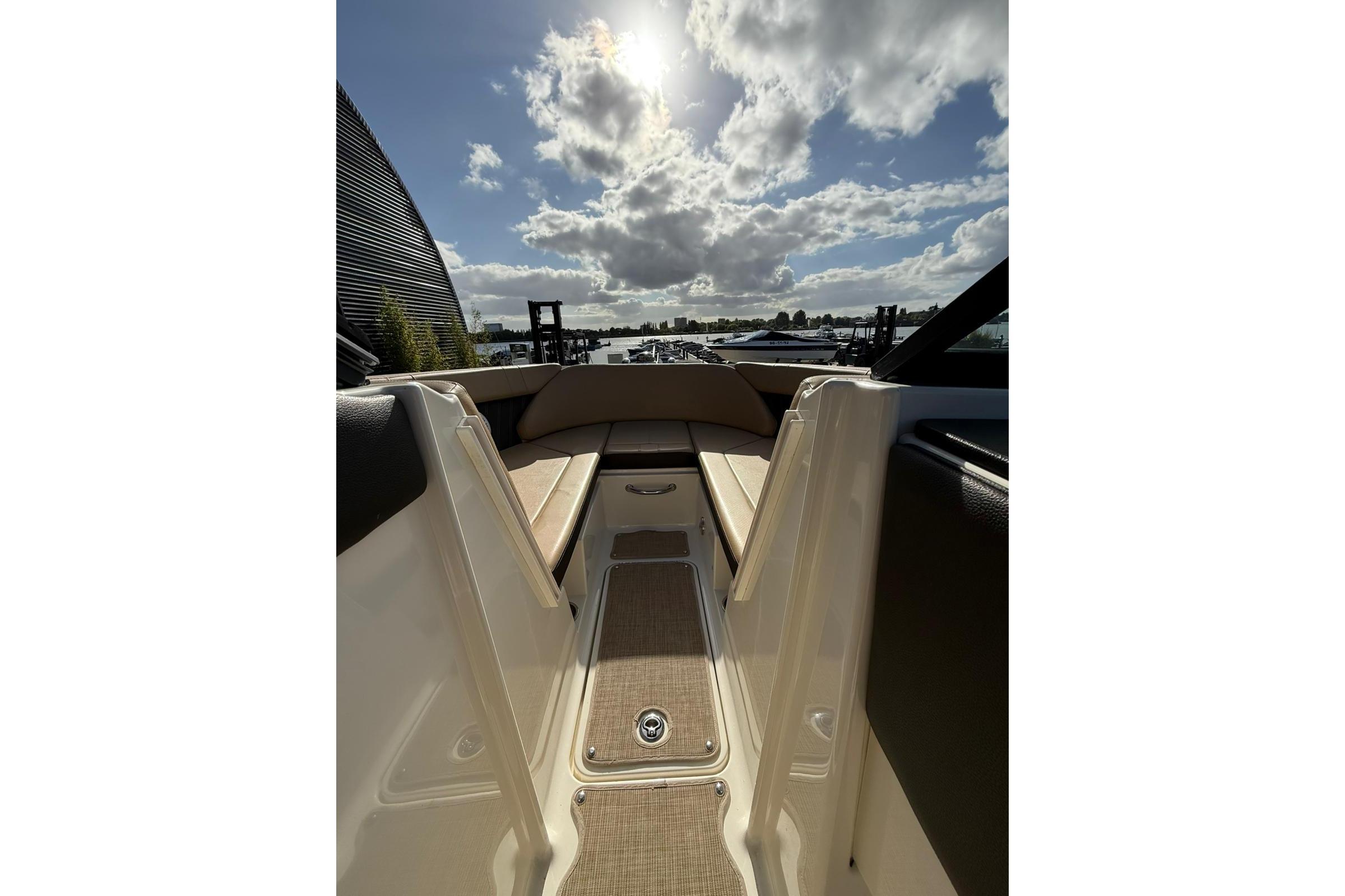 Sea Ray SPX 230 — foto 29 van 47