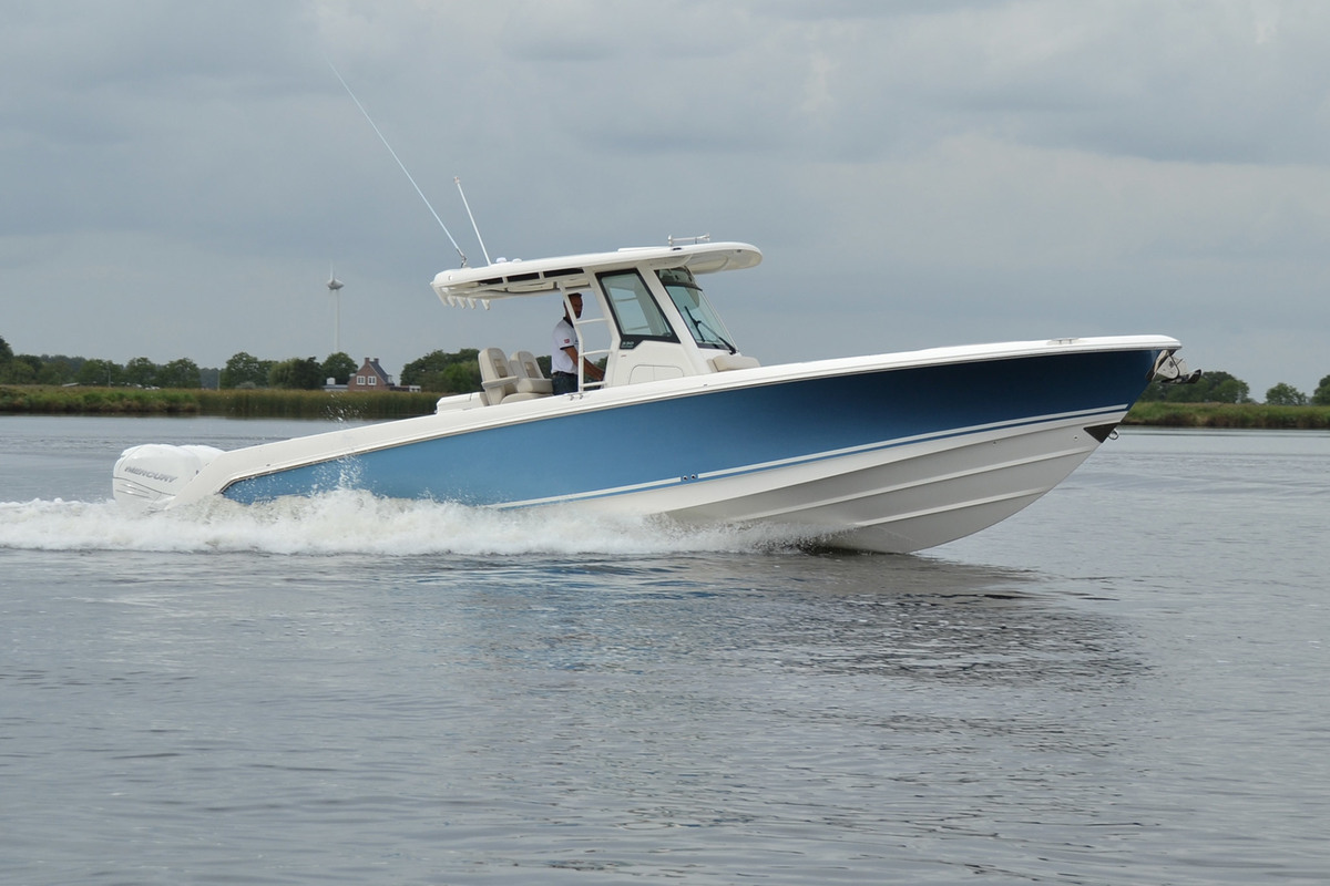 Boston Whaler 330 Outrage — foto 1 van 40