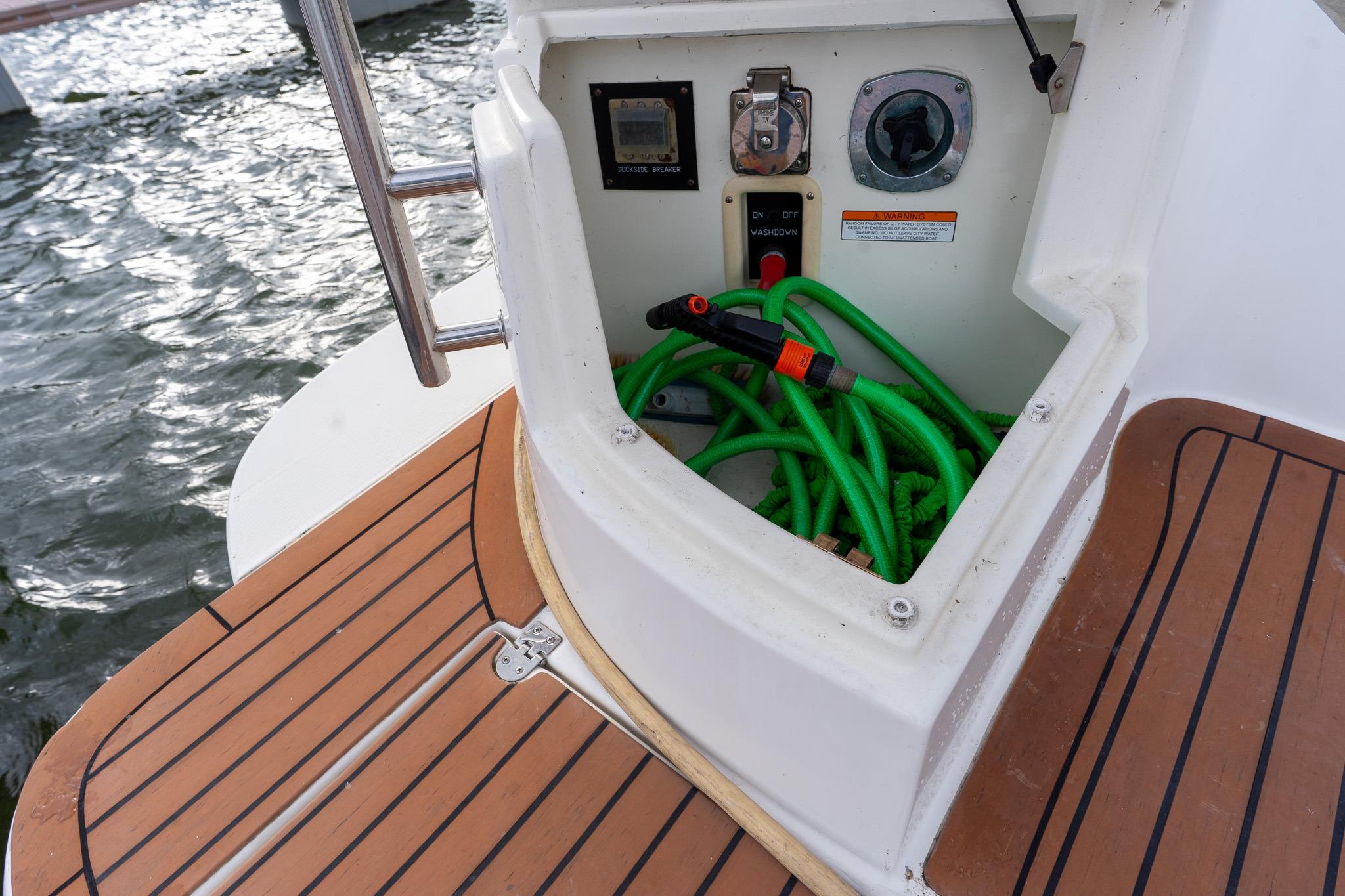 Cruisers Yachts 415 Express Motoryacht — foto 49 van 100