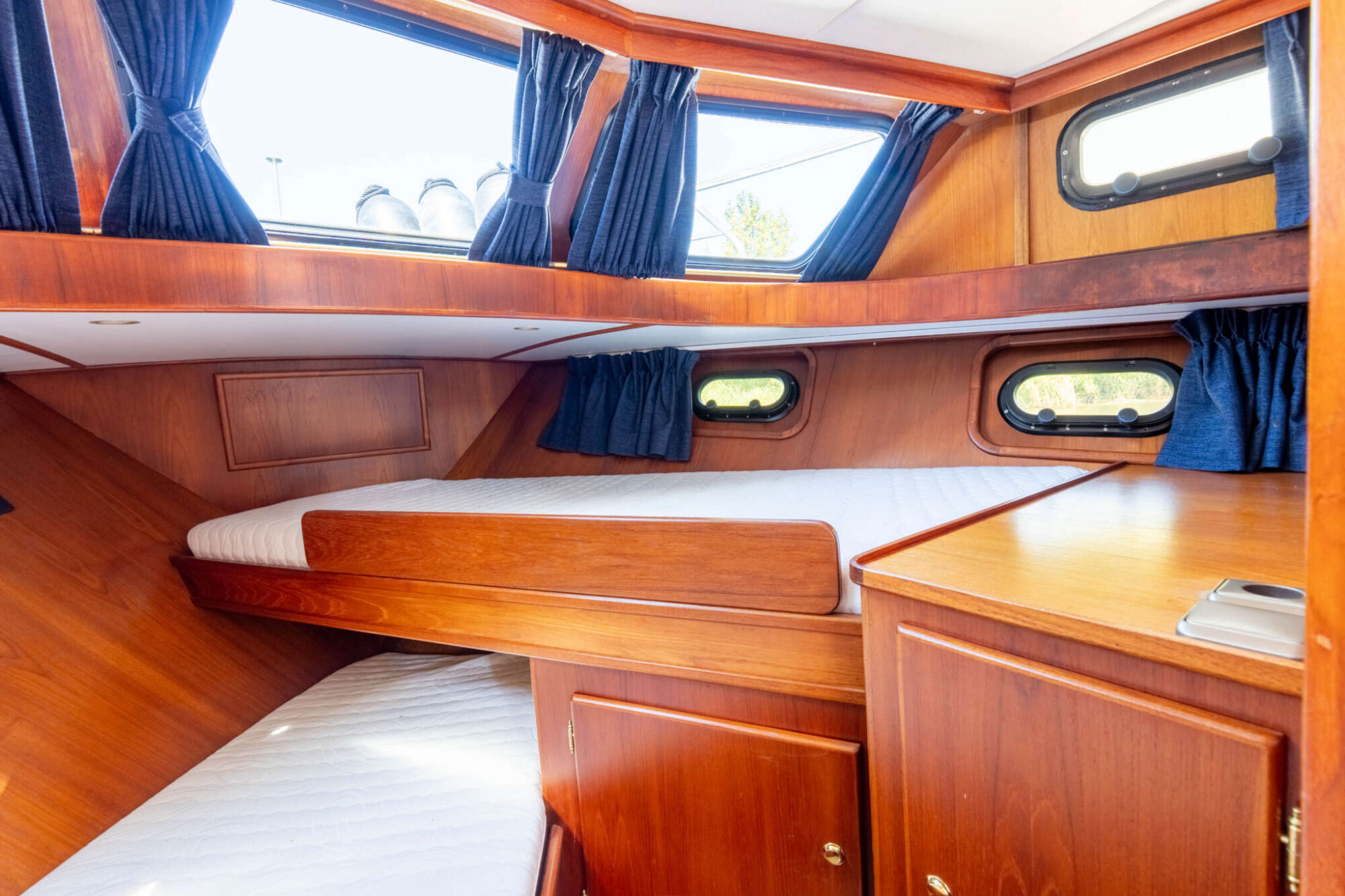 Explorer Classic 14.00 AK Cabrio — foto 17 van 49