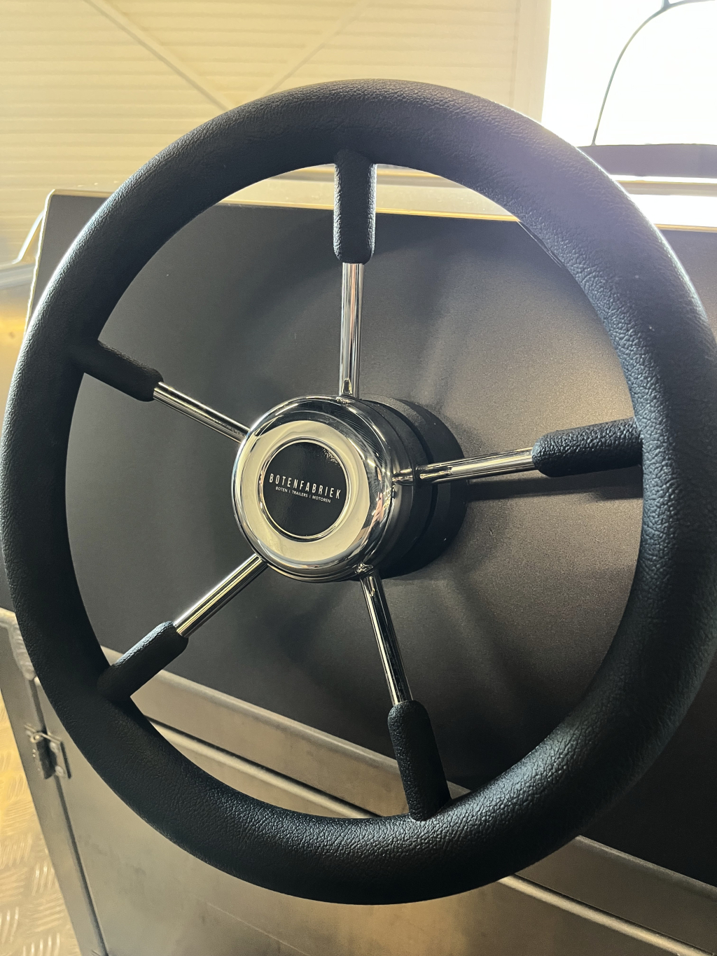 Qwest R500/R535 | | Tohatsu 9.9PK EFI | €11.950,- — foto 9 van 15