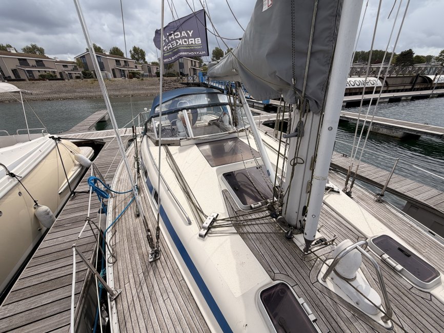 Bavaria 370 Lagoon — foto 10 van 12