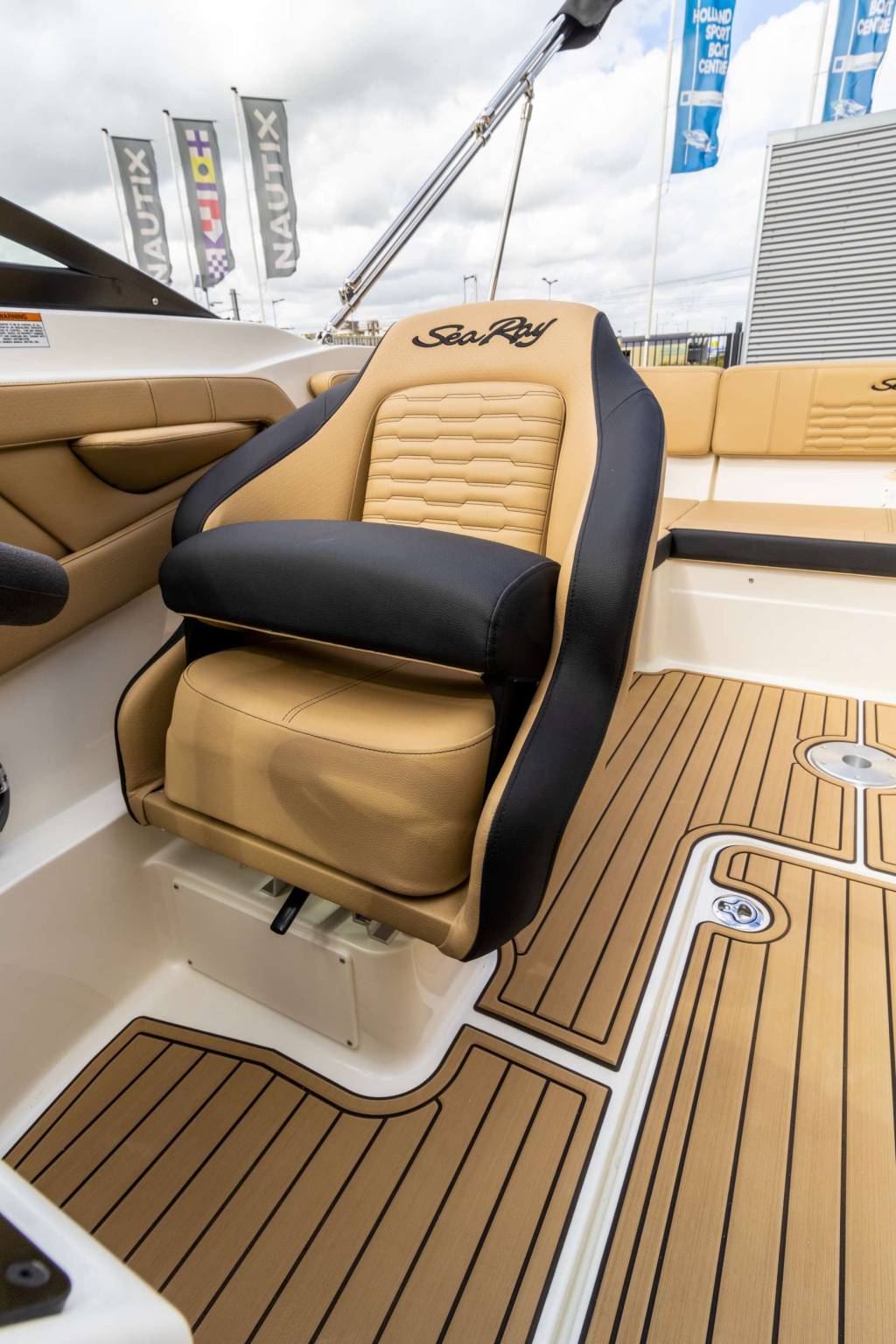 Sea Ray SPX 210 — foto 17 van 37