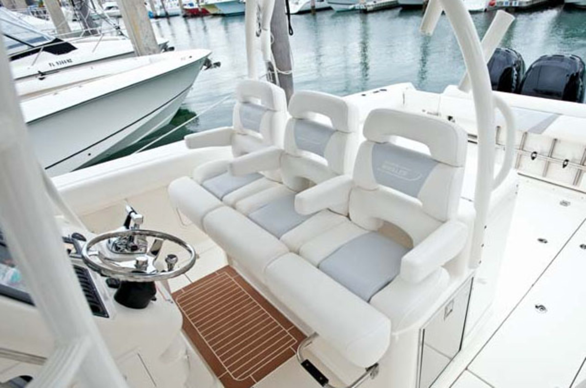 Boston Whaler 380 Outrage — foto 22 van 28