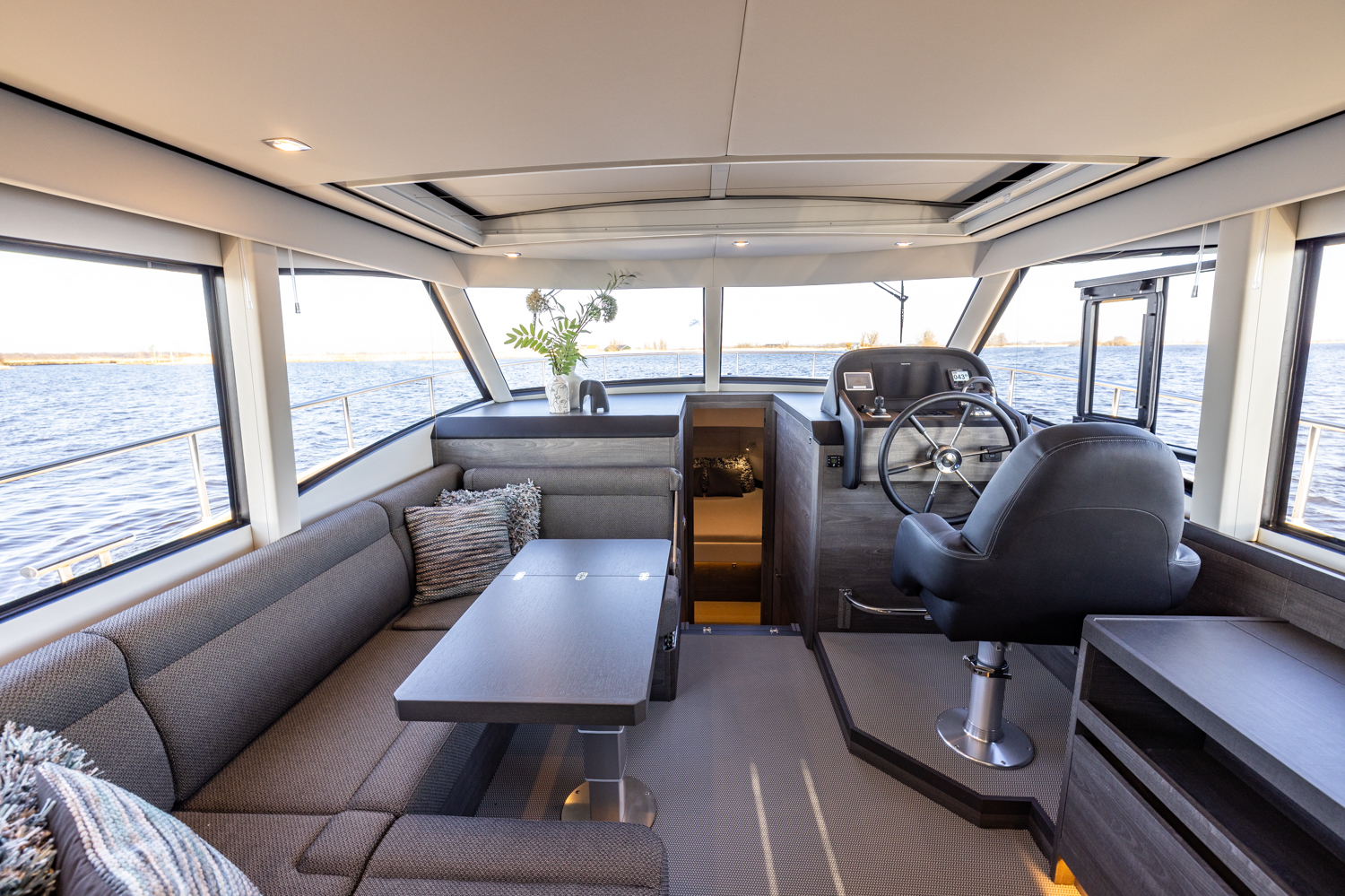 Boarncruiser 1280 Elegance Sedan - HYBRIDE — foto 21 van 33