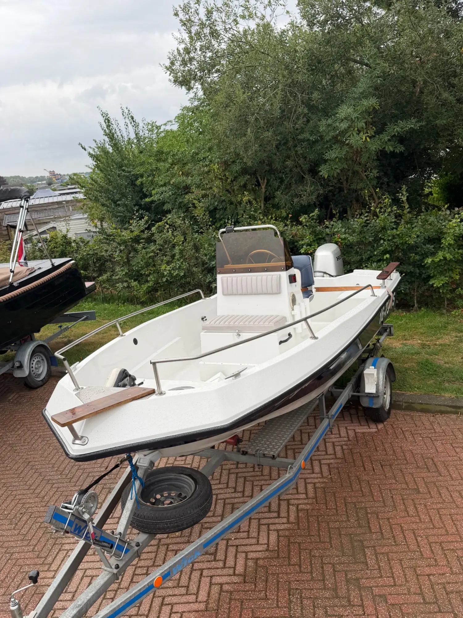 Elan 450 Inc Honda 40pk en trailer in nieuwstaat — foto 13 van 15