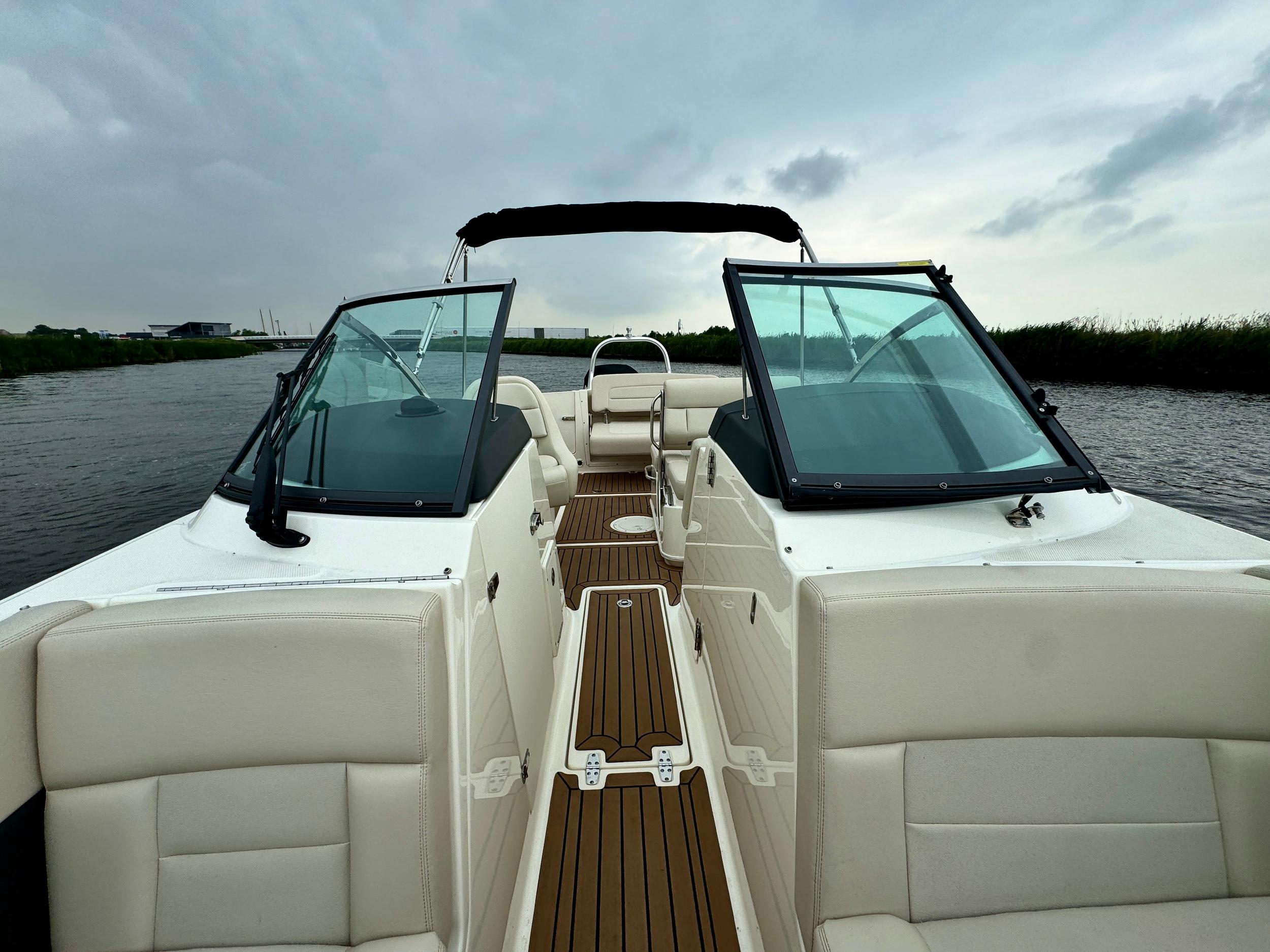 Boston Whaler 230 Vantage — foto 12 van 37