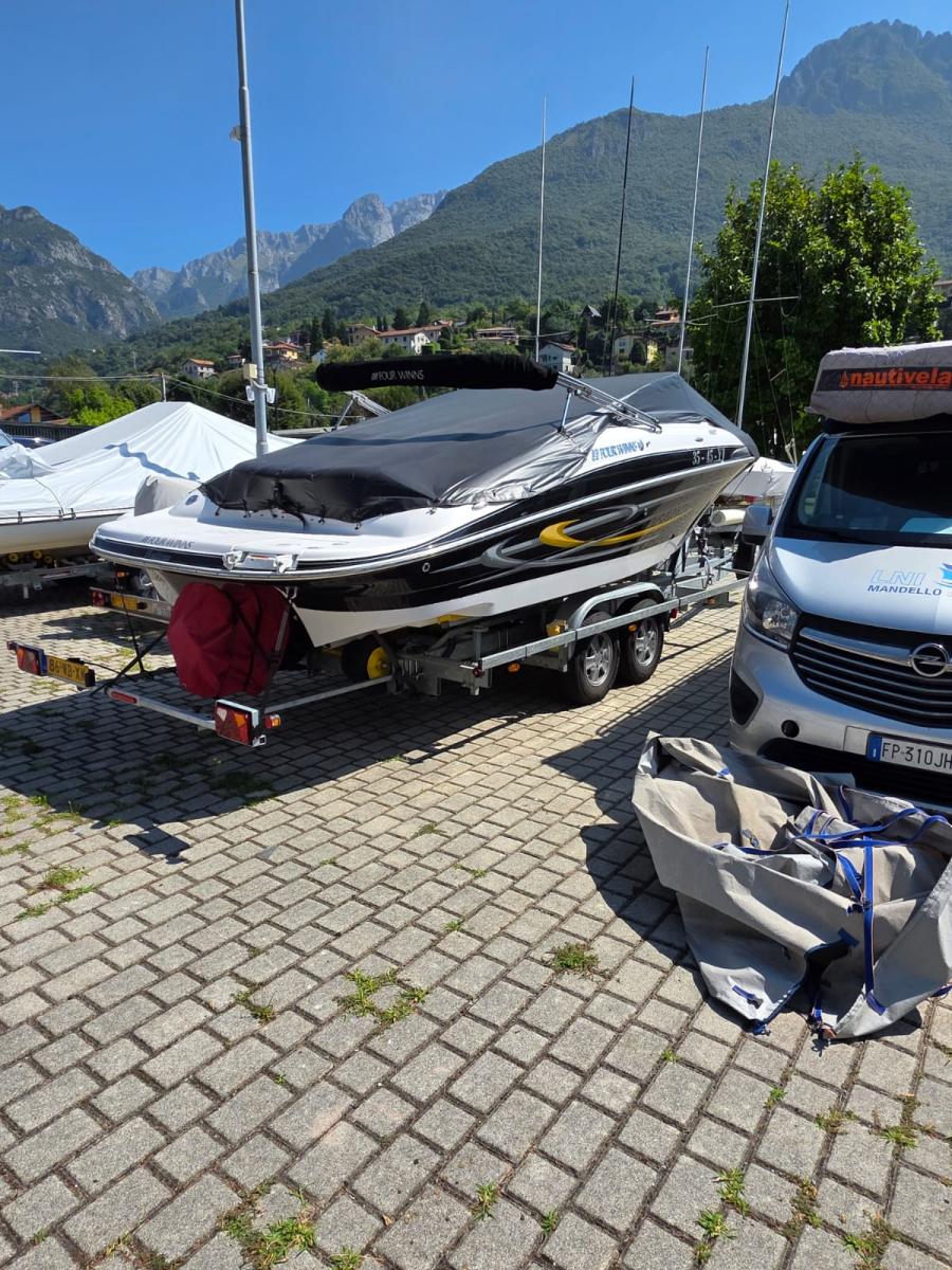 Four Winns 240 Horizon Bowrider — foto 8 van 22