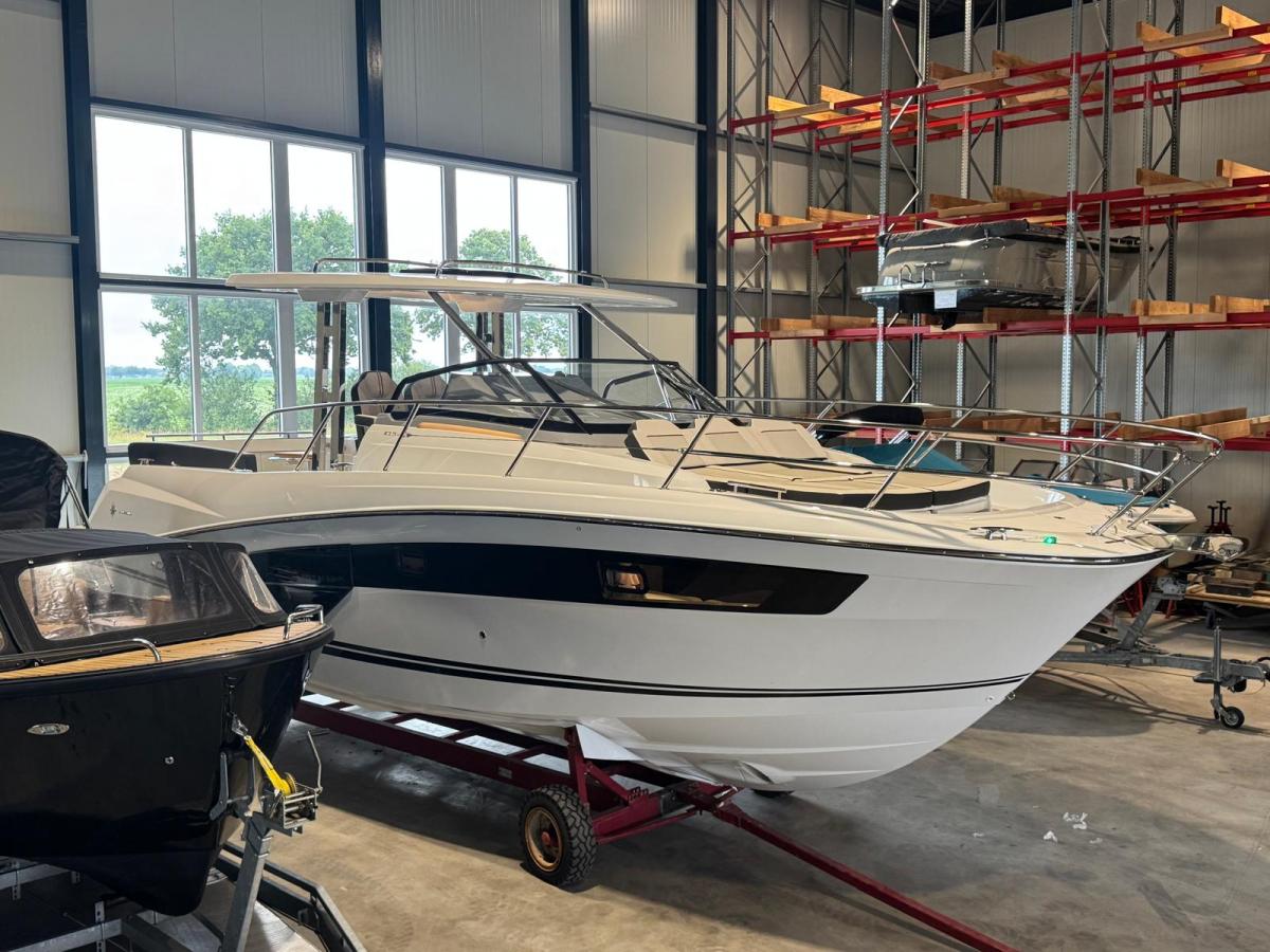 Jeanneau Cap Camarat 10.5 WA S2 op voorraad. Dit schip is aanwezig op de yamaha stand van hiswa te water 2026. — foto 7 van 35