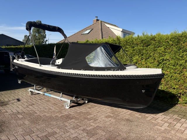 VAARKLAAR!! Gentle 495 met Suzuki 15 PK en  Buiskap — foto 1 van 21