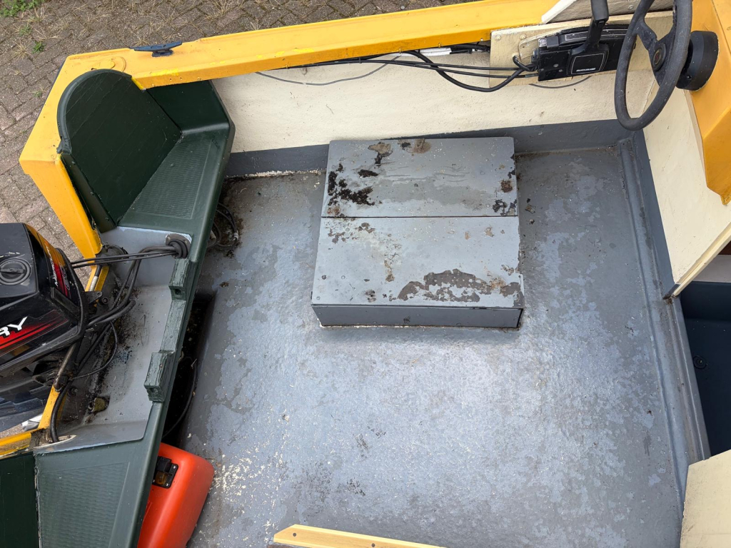 Polyester Kruiser incl. trailer & 60PK Mercury — foto 21 van 23
