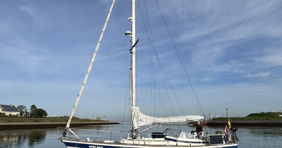 Hallberg Rassy 352 — foto 1 van 12