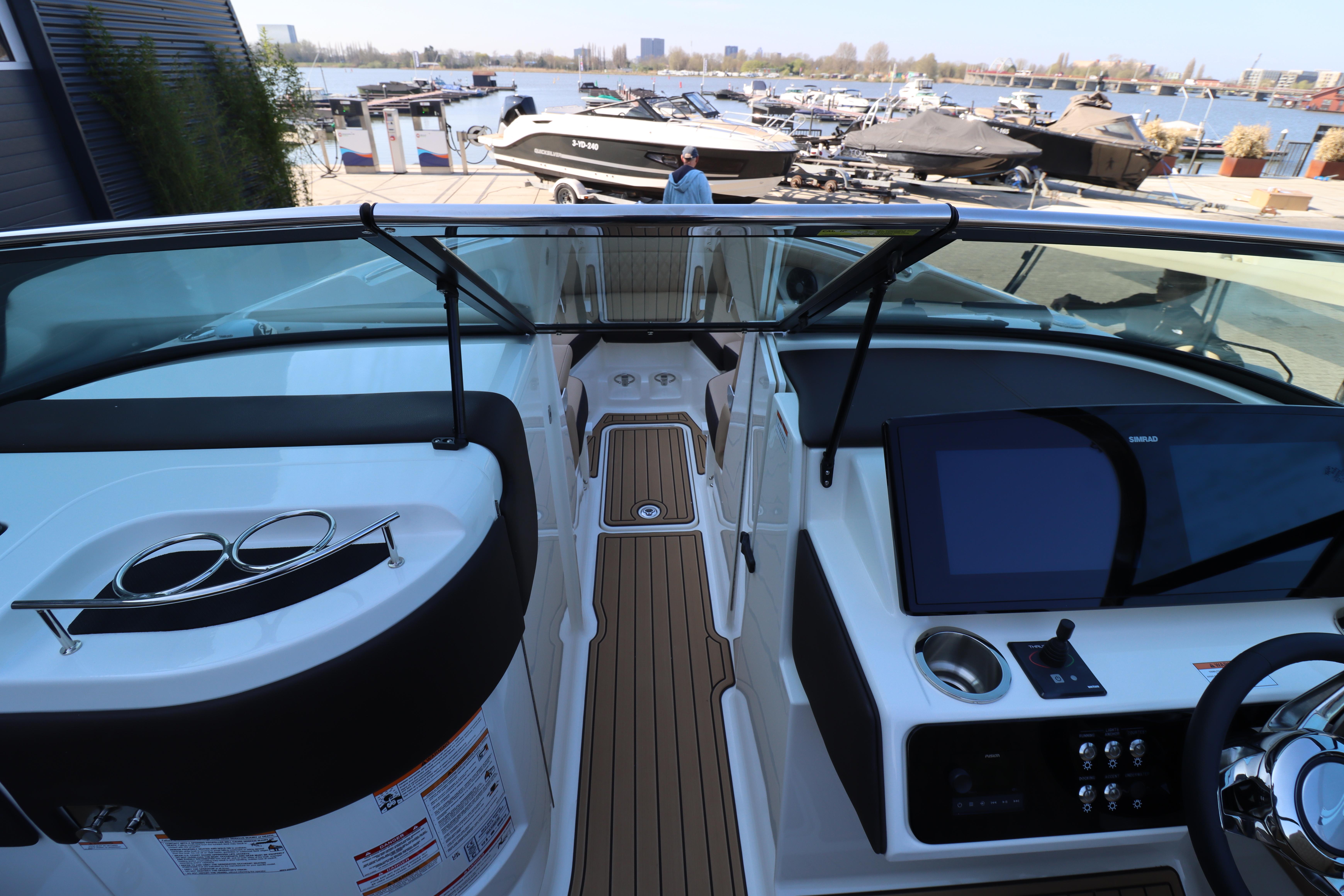 Sea Ray SLX 250 — foto 19 van 39