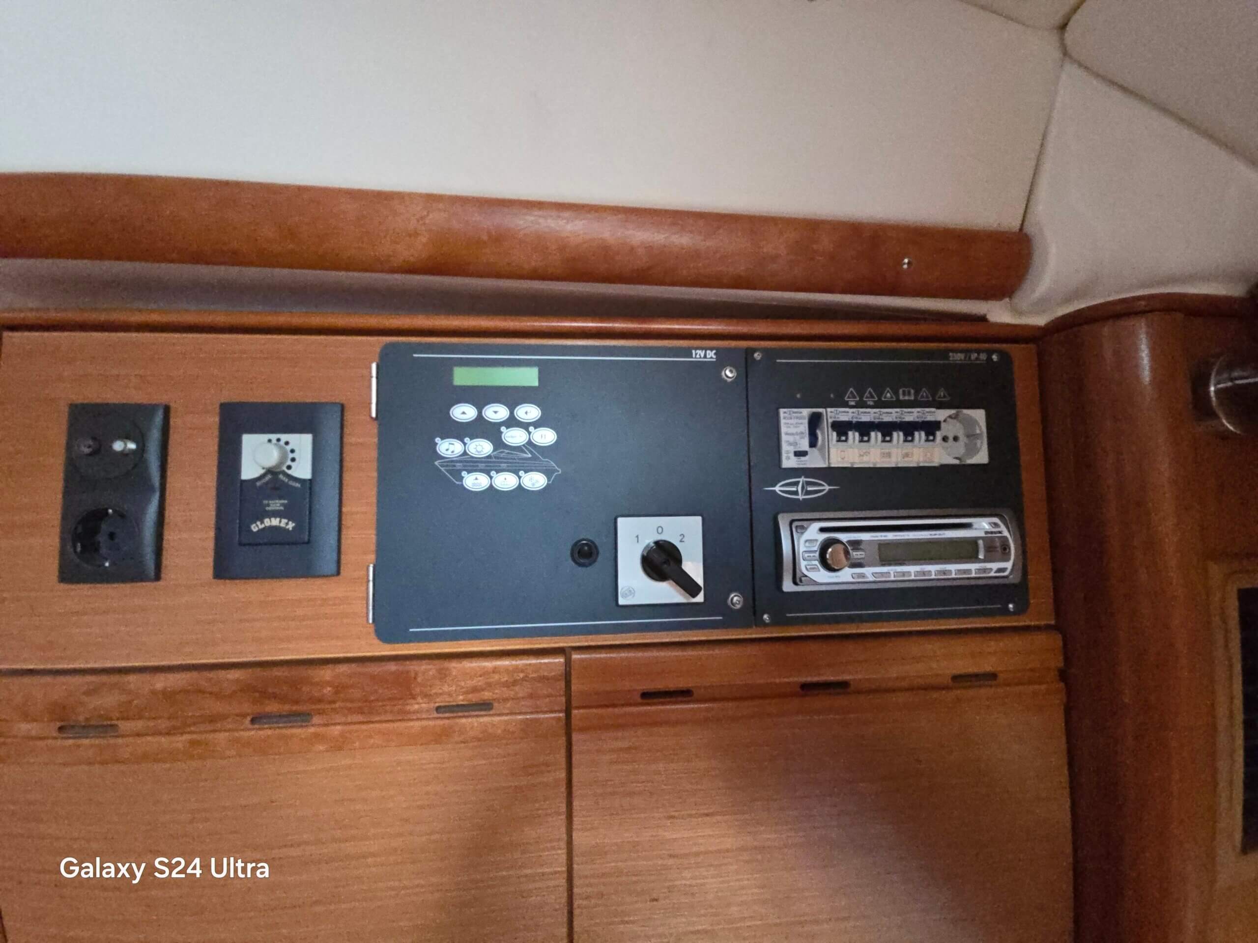 Bavaria 42 Sport HT - BluYachting — foto 12 van 12