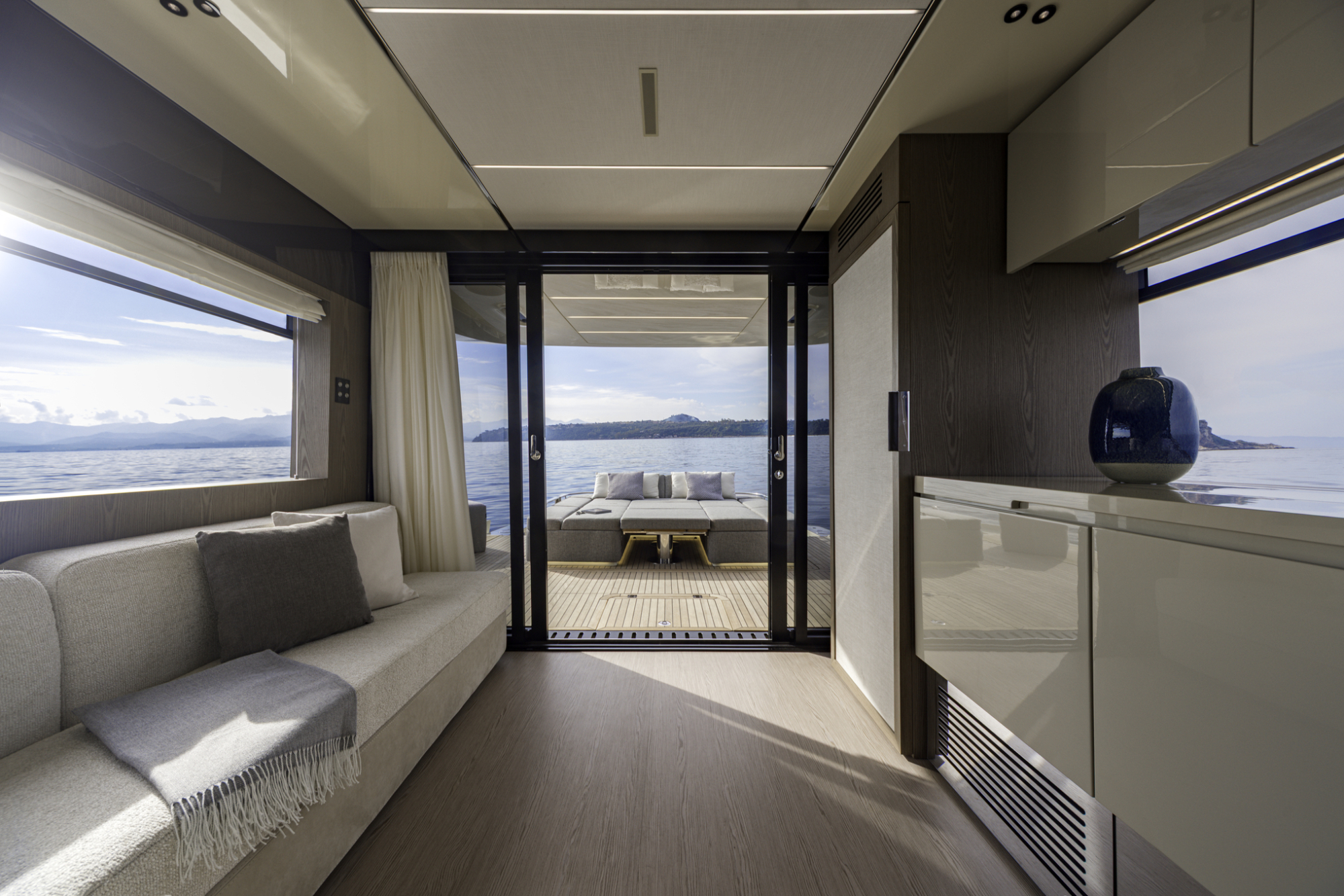 Invictus yachts Invictus ST550 met 2x 950 pk Volvo IPS direct leverbaar — foto 9 van 28