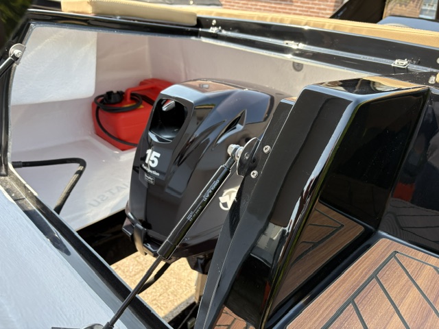 Extra luxe Coastliner 545 met Tohatsu 20 PK en buiskap — foto 15 van 18