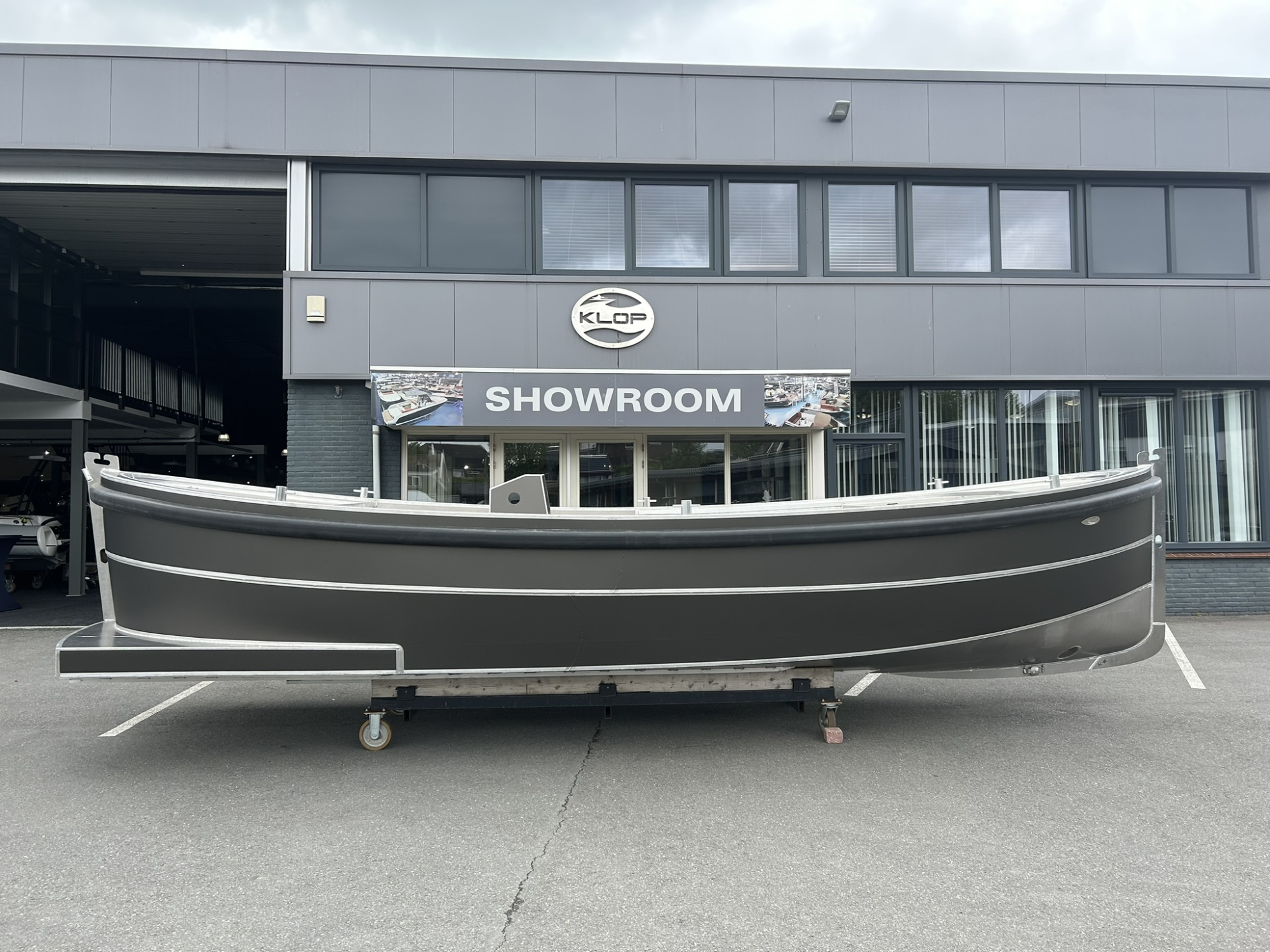 Van Vossen Sloep 777 (cabin) met Honda 150 pk — foto 1 van 10