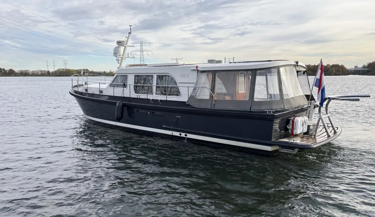 Grand Sturdy 43.9 Sedan — foto 8 van 12