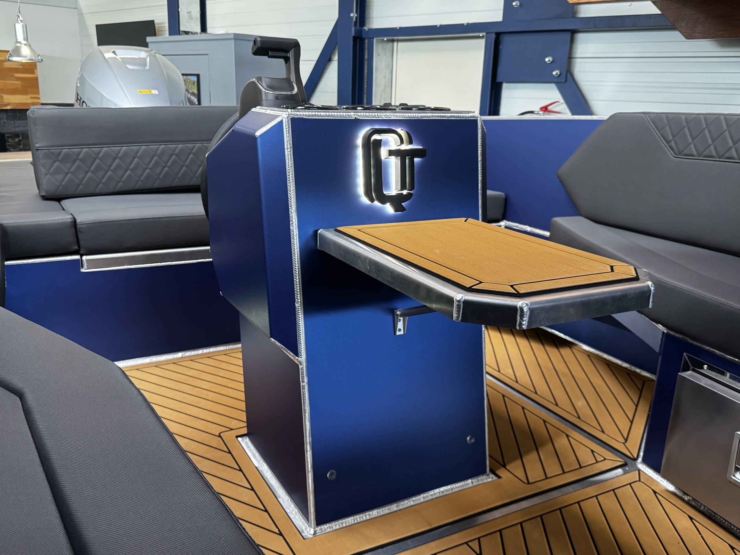Qualia QT 22 Outboard — foto 17 van 28