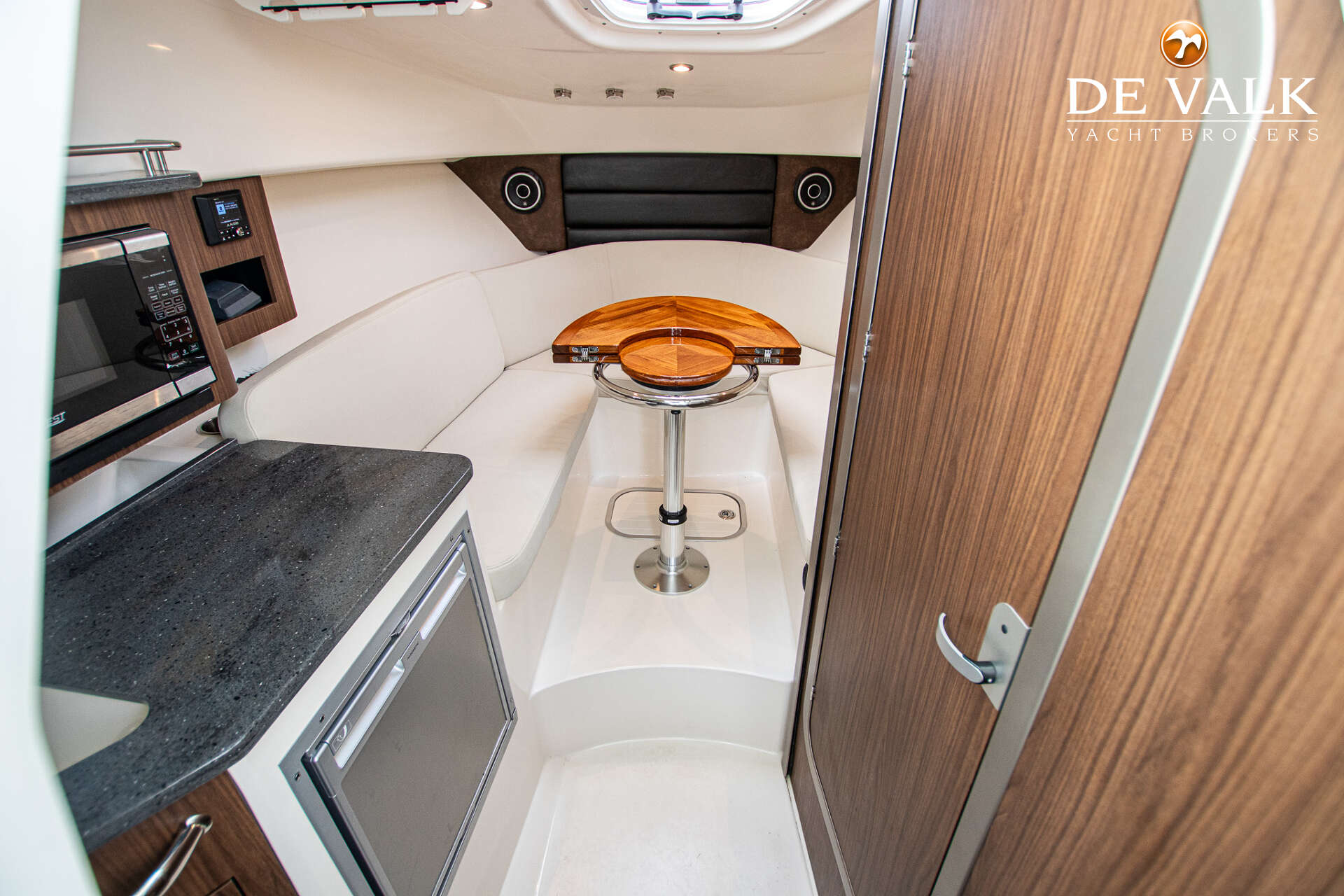 Boston Whaler 285 Conquest Pilothouse — foto 30 van 43