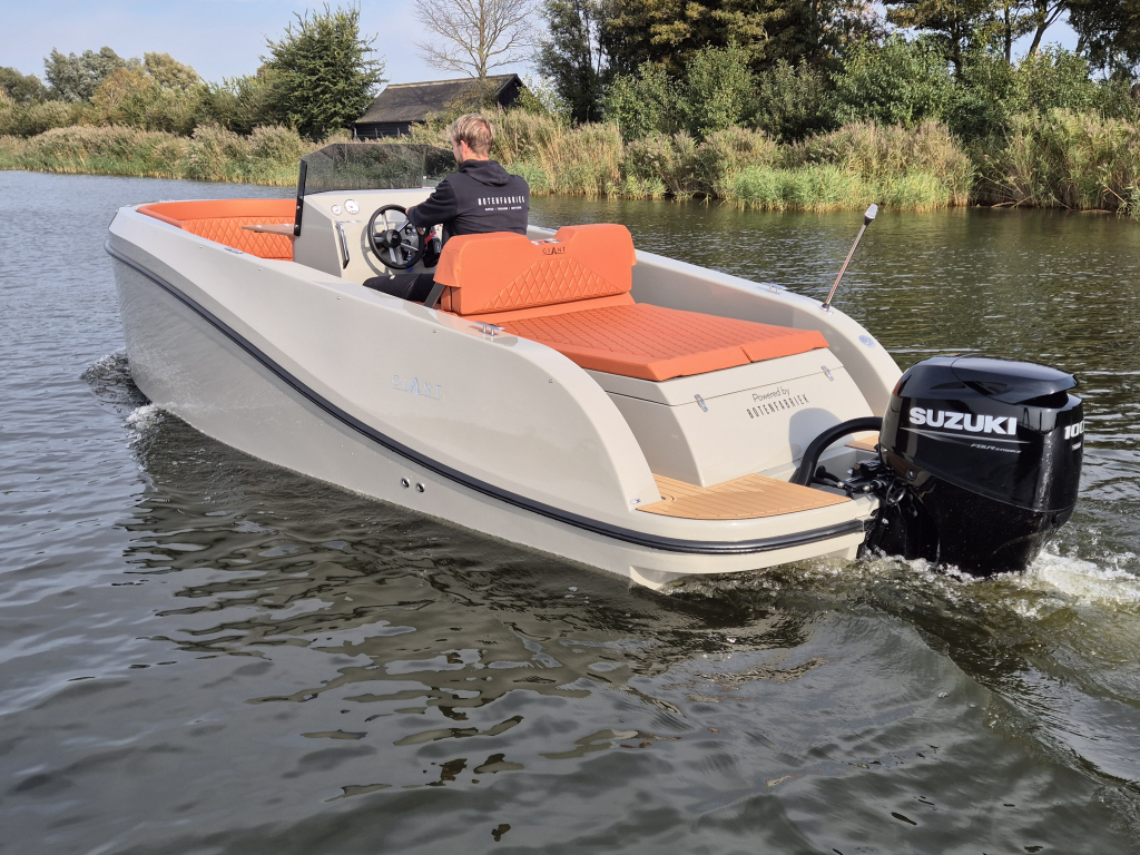 Giant 660 Tender | nieuwe Suzuki DF100 | vaarklaar DEMO — foto 4 van 24