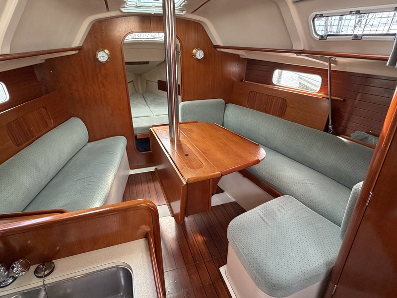 Beneteau Oceanis 321 — foto 12 van 48